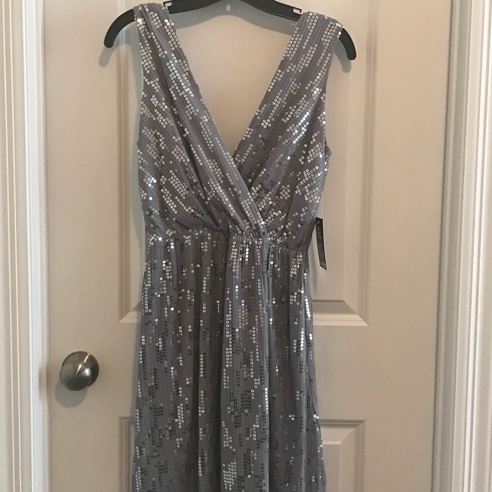 Express NWT Size S Silver Sequin Sleeveless Dress - Picture 3 of 8